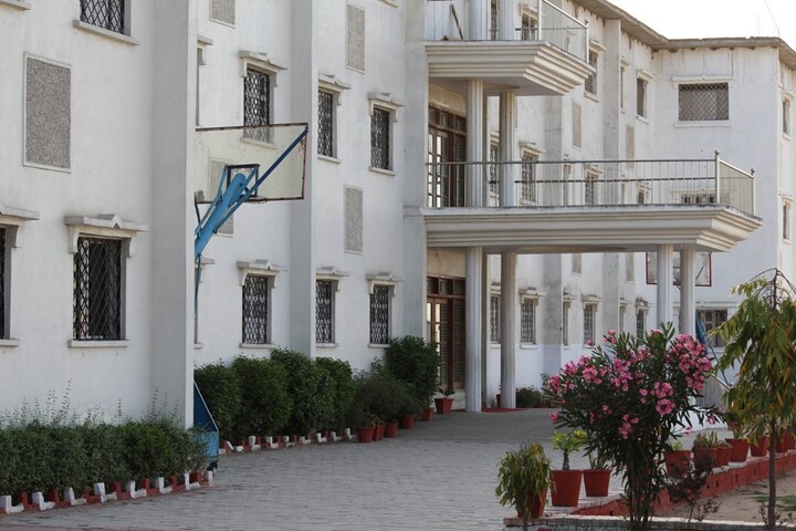 Mahesh Academy