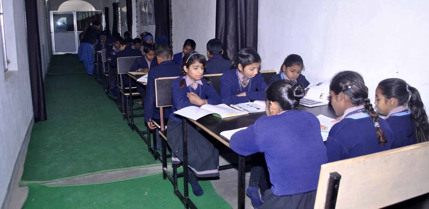 S R T School